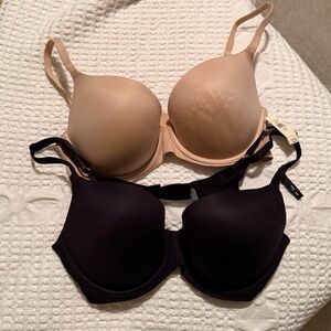 2 aerie Brad Black Seamless Molded T-Shirt Bra and bite Sunnie